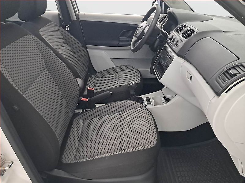 Škoda Fabia (2011) Ambition 1.2 TSI, Serv.kniha - fotka 9 z 15