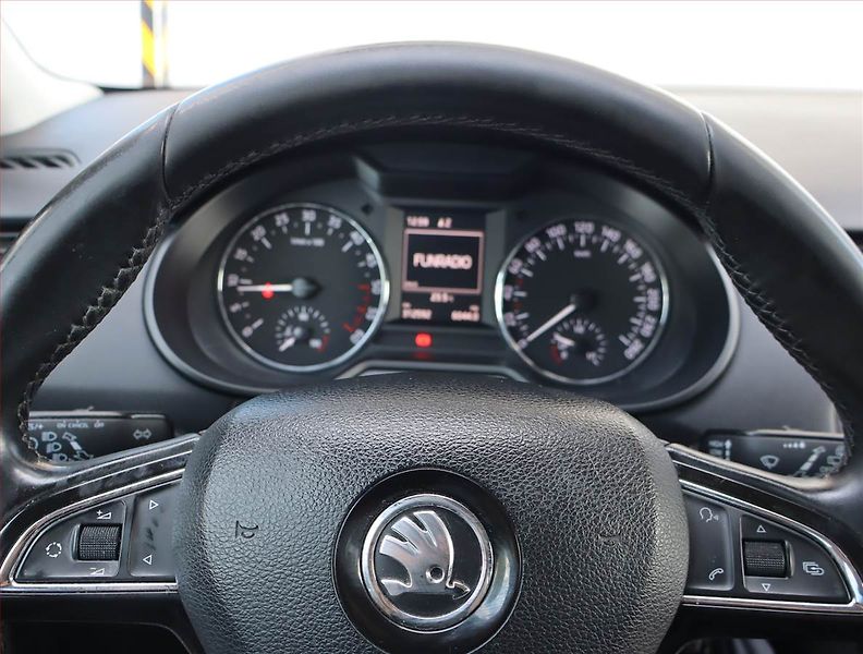 Škoda Octavia (2014) 1.6 TDI, Navi, Tempomat - fotka 16 z 16