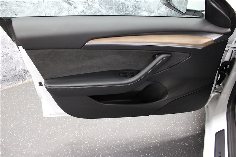 Tesla Model 3 0,0 Standard plus - fotka 7 z 27