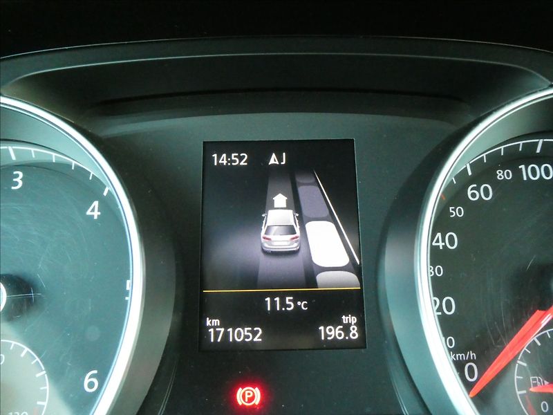 Volkswagen Golf 1,6 TDi 81kW,CUP,4x4,serviska - fotka 34 z 50