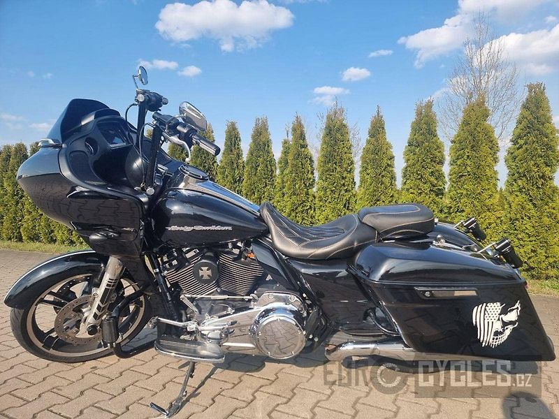 Harley-Davidson FLTR Road Glide (2019) FLTRX Road Glide - fotka 11 z 18