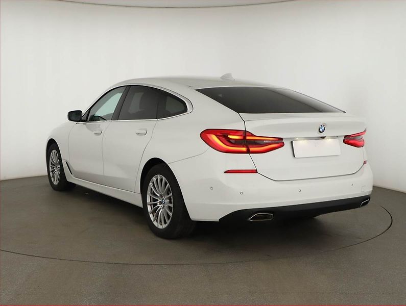BMW Řada 6 (2022) 640i xDrive GT - fotka 4 z 20