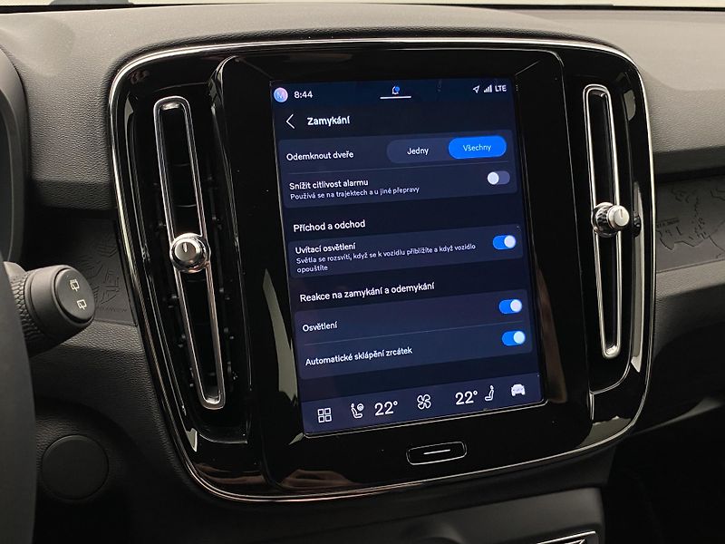 Volvo XC40 PURE ELECTRIC RECHARGE PLUS CZ - fotka 49 z 52
