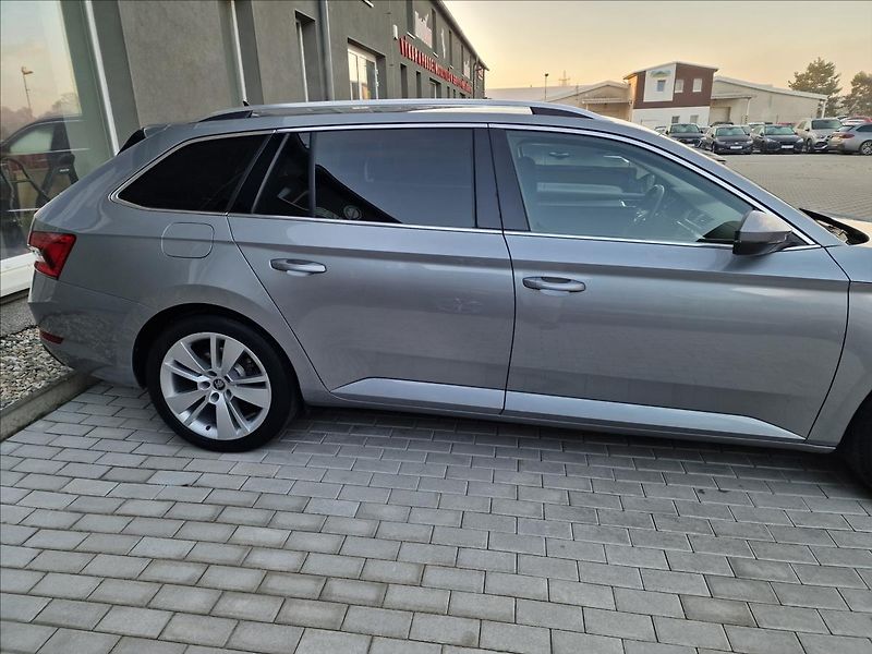 Škoda Superb 2.0TDI 110kW Style Combi,1Maj - fotka 41 z 49