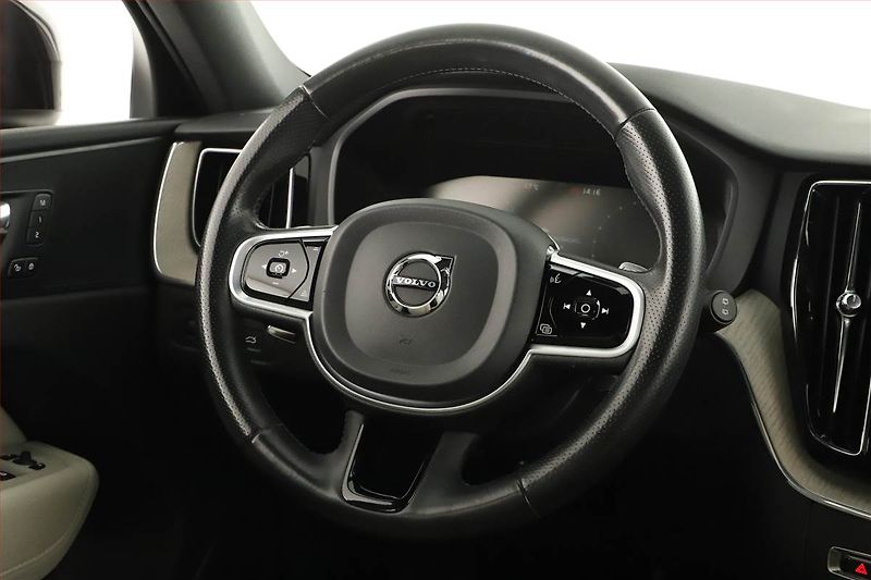 Volvo XC60 (2018) T5 AWD - fotka 8 z 19