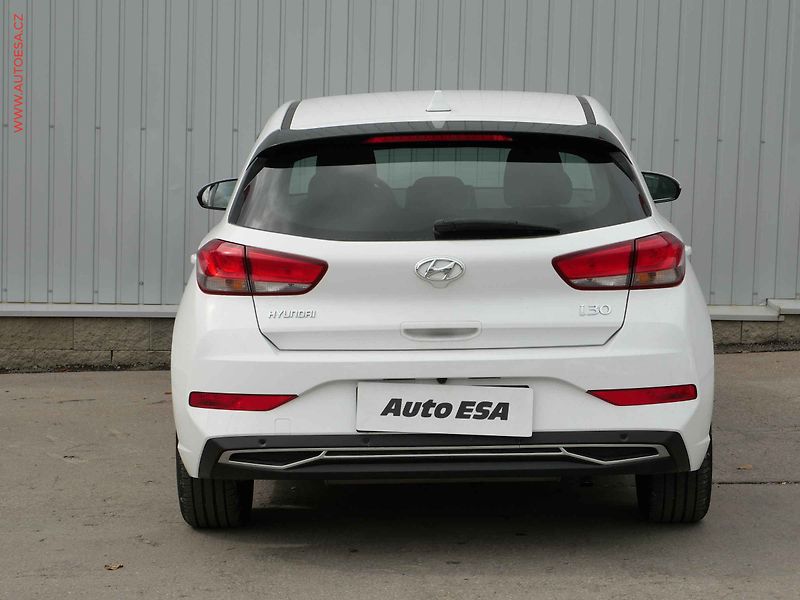 Hyundai i30 (2024) 1.5 DPi, 1.maj,ČR, Family - fotka 5 z 24