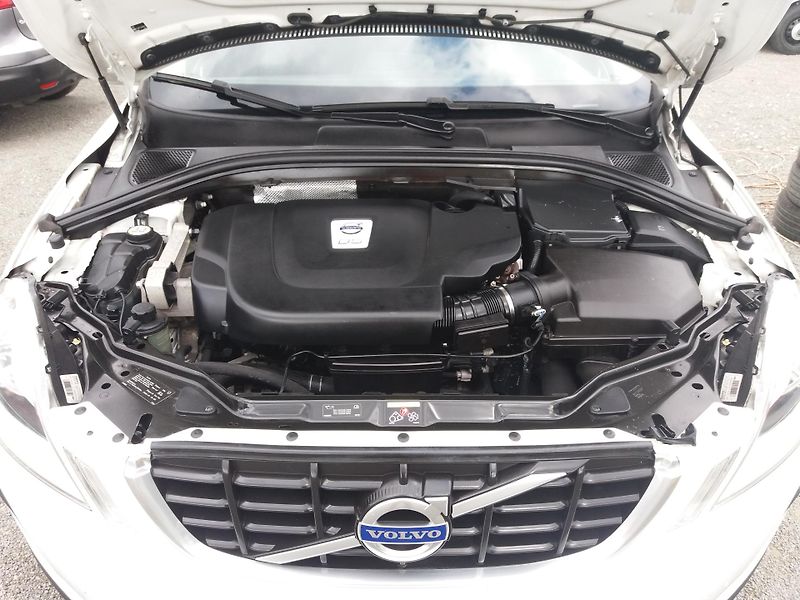 Volvo XC60 2.4D,129kW,KŮŽE ,SERVI.KNÍŽKA! - fotka 24 z 24