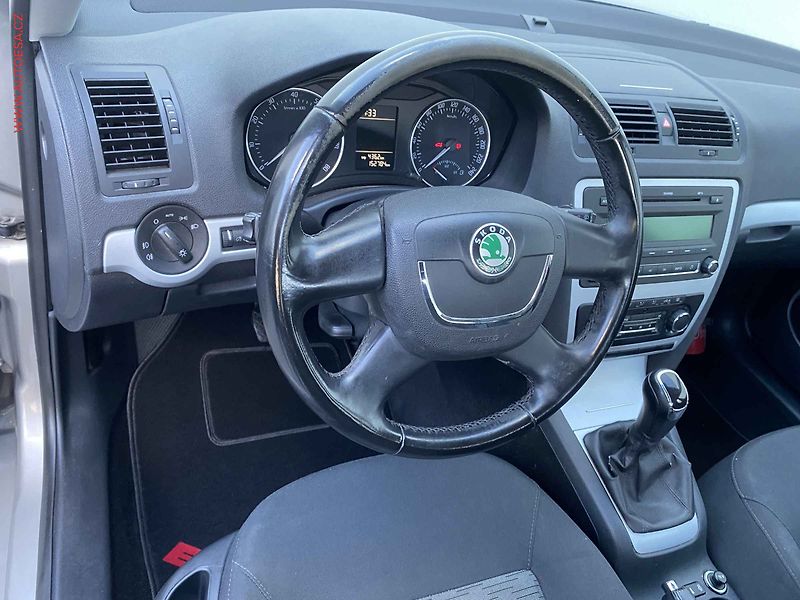Škoda Octavia (2011) 1.2 TSi, Ambiente, TZ - fotka 12 z 17