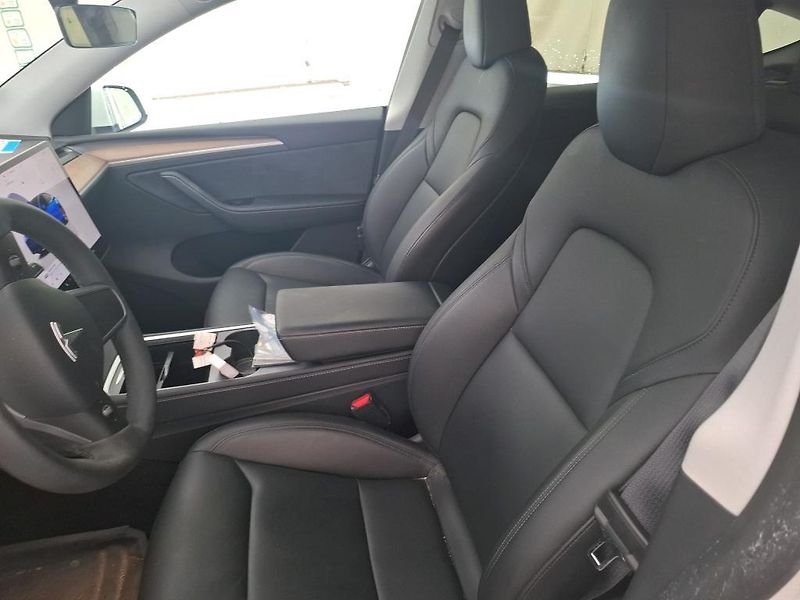 Tesla Model Y AWD Long Range    PŘIPRAVUJEME - fotka 6 z 10