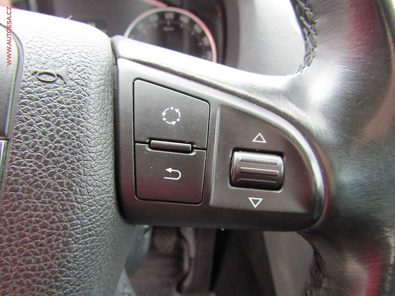 Škoda Octavia (2011) 2.0 TDi, 1.maj, AC, park - fotka 16 z 17
