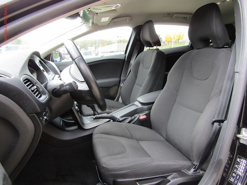 Volvo V40 (2016) 2.0D, AC, temp - fotka 9 z 17
