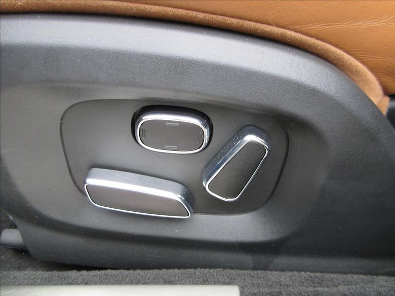 Jaguar XJ 3,0 V6, 4x4, Panorama, Nové ČR - fotka 30 z 37