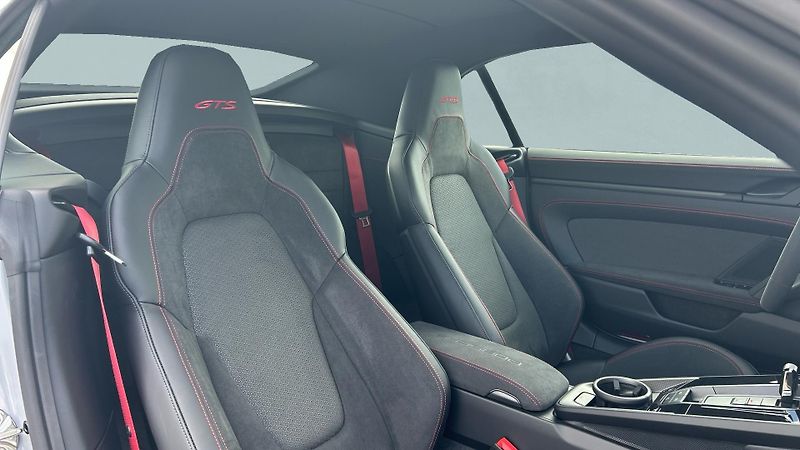 Porsche 911 (2026) Carrera 4 GTS Cabriolet - fotka 21 z 30