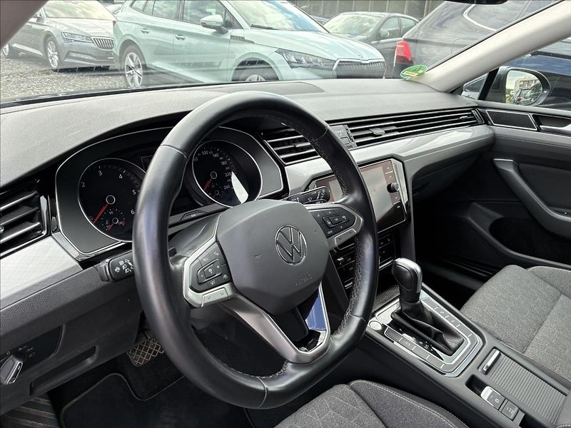 Volkswagen Passat 2,0 TAŽNÉ,IQ LIGHT,KAMERA - fotka 9 z 32