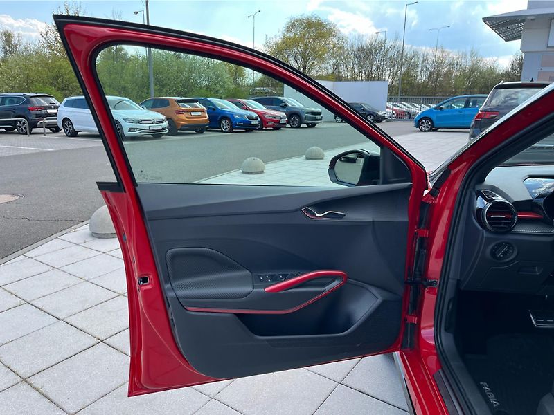 Škoda Fabia 1.0 TSi 85kW MONTECARLO DSG - fotka 21 z 26
