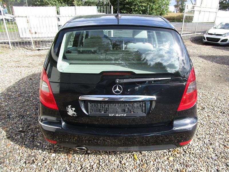 Mercedes-Benz Třídy A (2011) 1,7i-85KW-NOVÁ STK+OLEJ - fotka 4 z 13