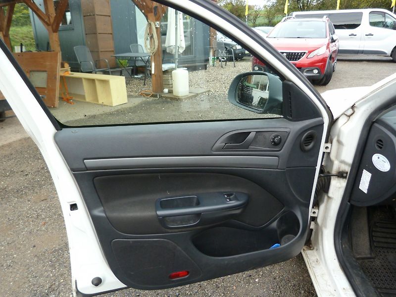 Škoda Octavia 2.0TDI DPH - fotka 11 z 16