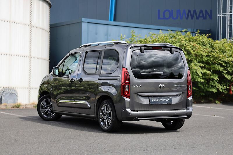 Toyota ProAce City Verso 1.2T 8AT FAMILY COMFORT - fotka 24 z 26