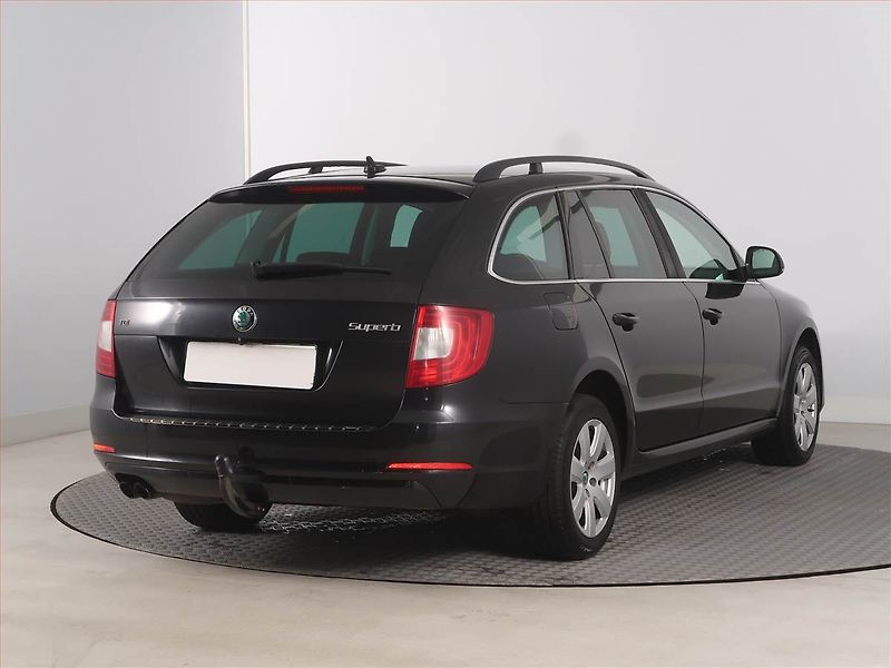 Škoda Superb (2013) Comfort 2.0 TDI, Automat - fotka 5 z 18