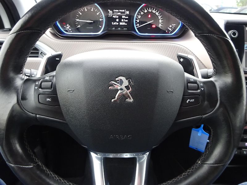 Peugeot 2008 1.2 VTi Allure AUTOMAT SERVIS - fotka 13 z 34