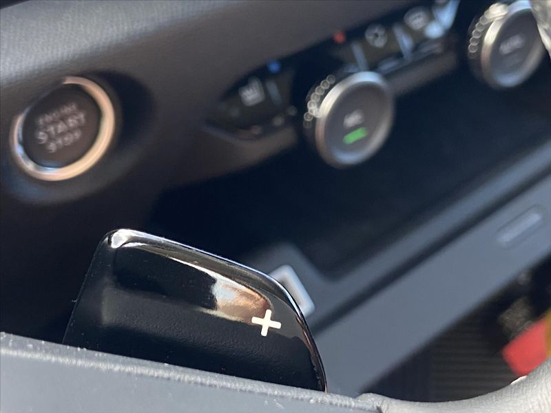 Citroën C4 1,2 PT 96kW Shine Aut Kůže HUD - fotka 21 z 34