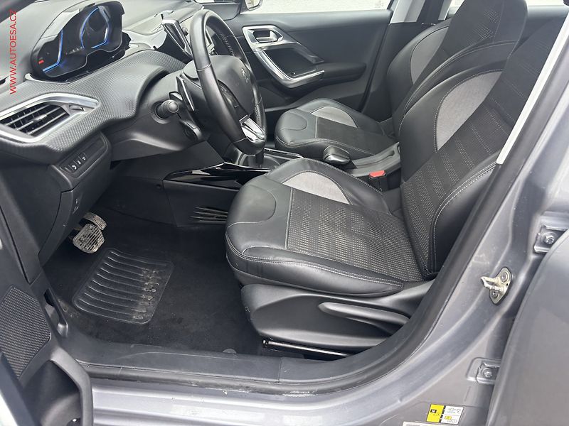 Peugeot 2008 (2015) 1.2 VTi, Allure, AT, navi - fotka 9 z 17