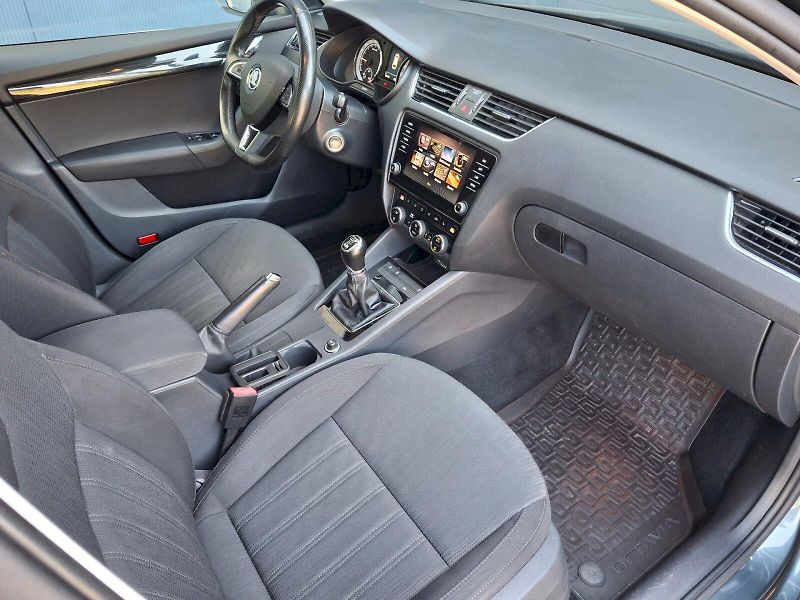 Škoda Octavia (2018) Combi Style Plus 4x4 2,0TDi 11 - fotka 13 z 32