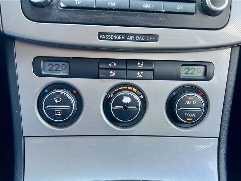 Volkswagen Passat 2,0 FSI  COMFORTLINE - fotka 26 z 28