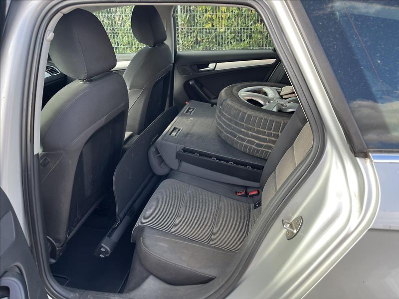 Audi A4 2,0 TDi KLIMA XENON 2x KOLA - fotka 13 z 33