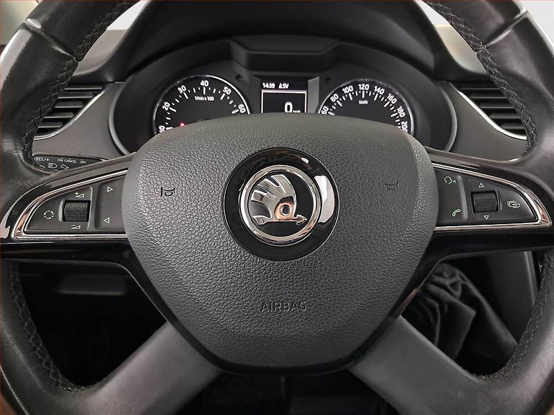 Škoda Octavia (2014) Elegance 1.4 TSI, Kůže - fotka 17 z 20
