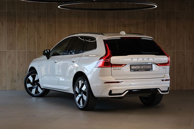 Volvo XC60 T8 PLUS Dark, Ventilace, 360° - fotka 4 z 35