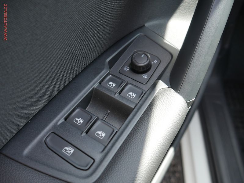 Volkswagen Tiguan (2021) 1.5 TSi, 1.maj,ČR, Life, LED - fotka 11 z 26