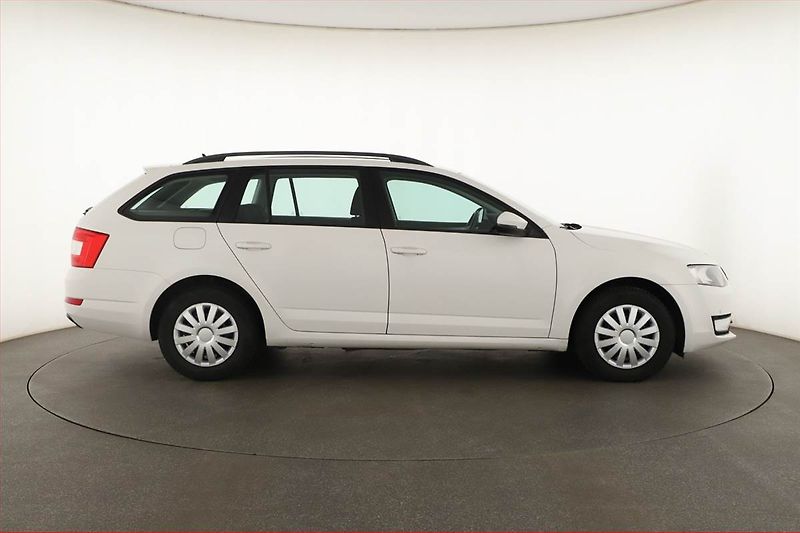 Škoda Octavia (2015) 1.6 TDI, Tempomat - fotka 6 z 11
