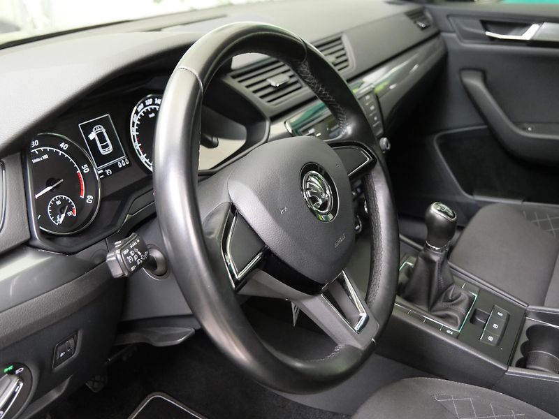 Škoda Superb - fotka 14 z 23