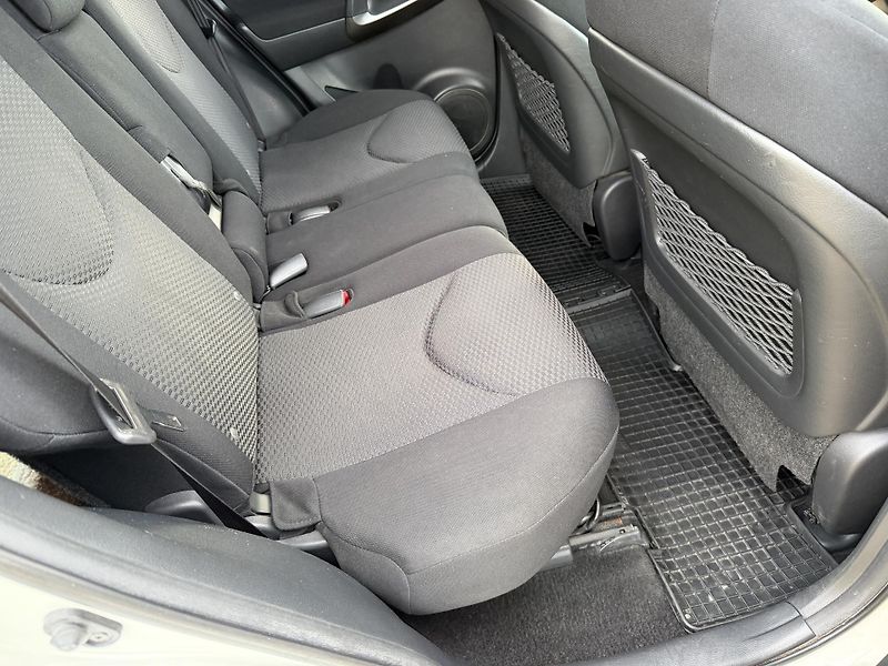 Toyota RAV4 2,0 VVTi  4x4  - fotka 27 z 29