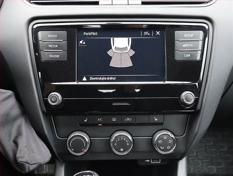 Škoda Octavia (2020) Ambition 1.6 TDI, Tempomat - fotka 12 z 16