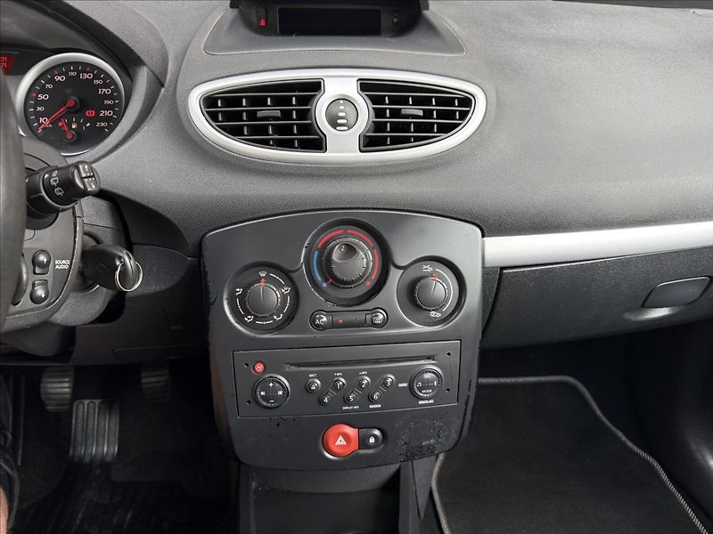Renault Clio 1,6 16V klima,nová STK,2x kola - fotka 14 z 22