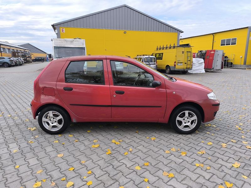 Fiat Punto (2005) 1.3 DOLOŽENÉ KM,SERVISNÍ KN - fotka 8 z 26