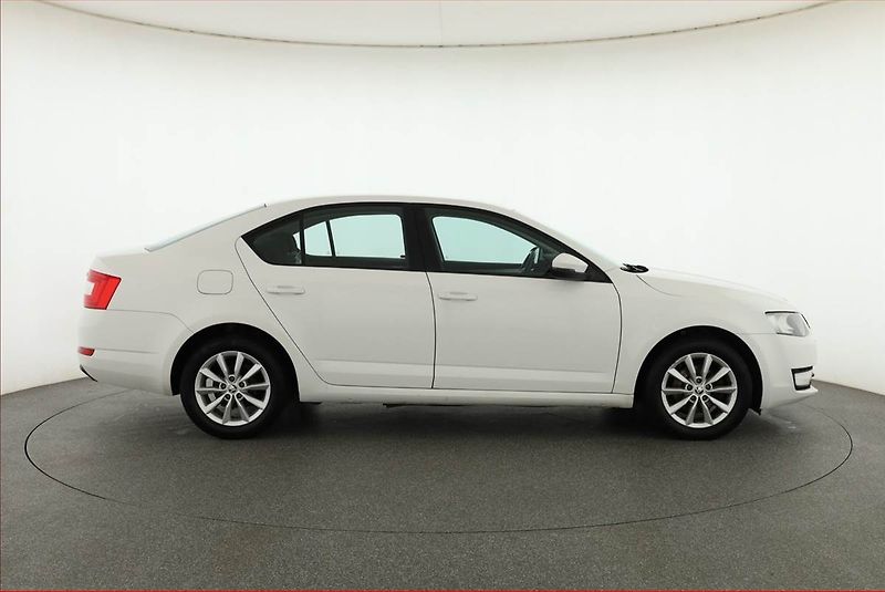 Škoda Octavia (2013) Ambition 1.6 TDI, Serv.kniha - fotka 6 z 17
