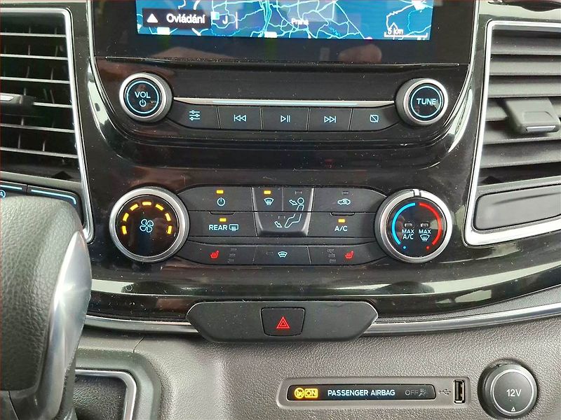 Ford Tourneo Custom (2018) Titanium 2.0 EcoBlue, DPH - fotka 17 z 21