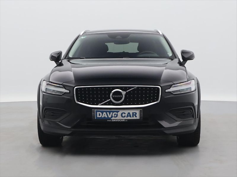 Volvo V60 2,0 B4 AWD Cross Country DPH - fotka 2 z 36