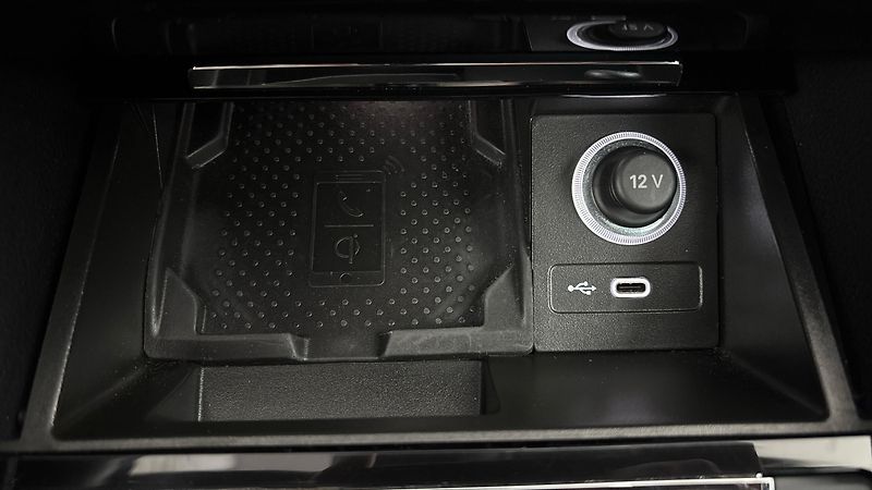 Škoda Superb 2.0 TDI DSG L&K Combi - fotka 27 z 36