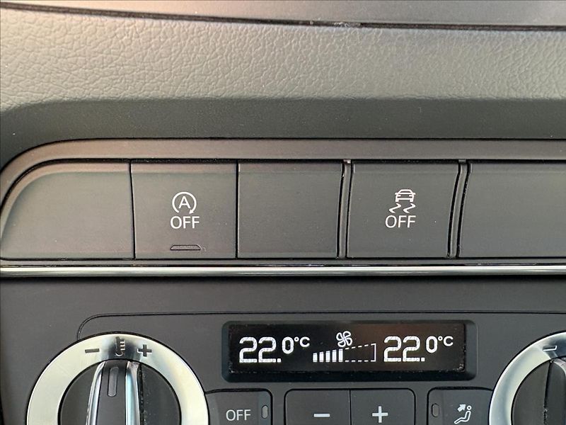 Audi Q3 2,0 TDi 103kW Xenon,Výhřev,Nav - fotka 13 z 33