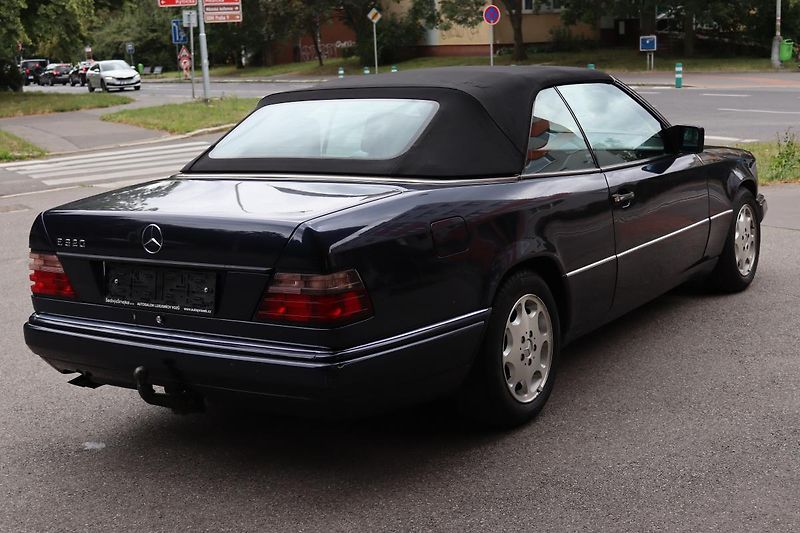 Mercedes-Benz 124 E320 CABRIO 162kW - fotka 10 z 50
