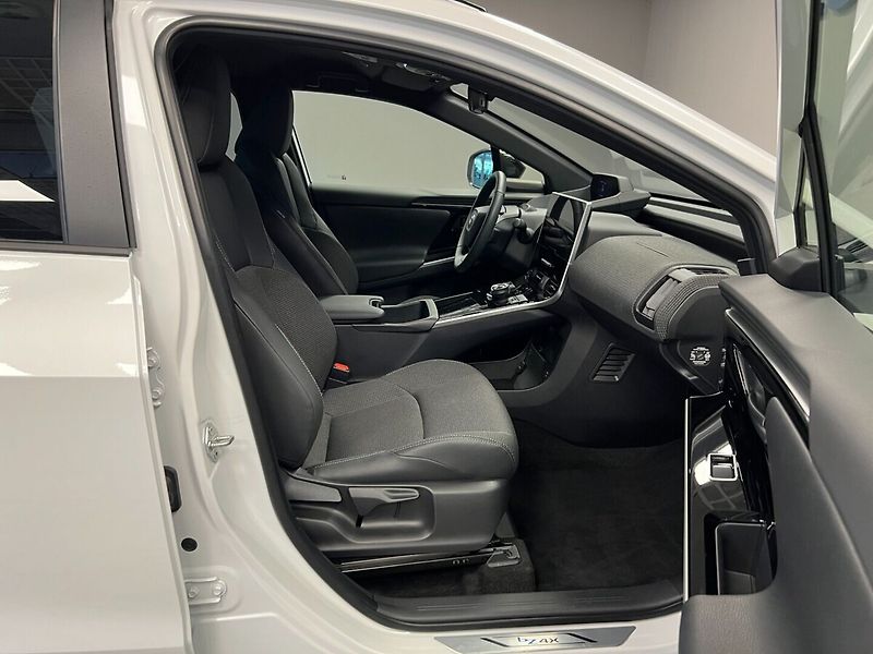 Toyota bZ4X PRESTIGE AWD - fotka 10 z 18