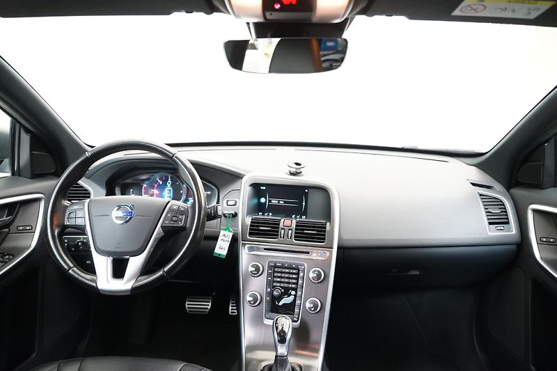 Volvo XC60 - fotka 5 z 29