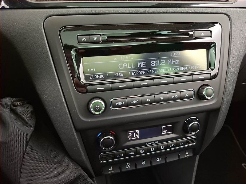 Škoda Rapid (2013) Spaceback 1.2 TSI, Xenony - fotka 12 z 16