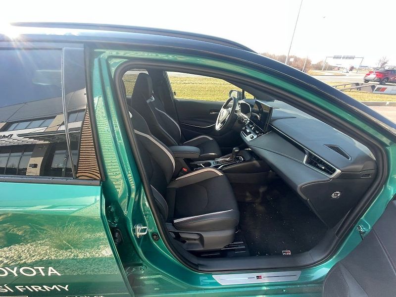Toyota Corolla 1.8 Hybrid Automat GR Sport - fotka 28 z 28