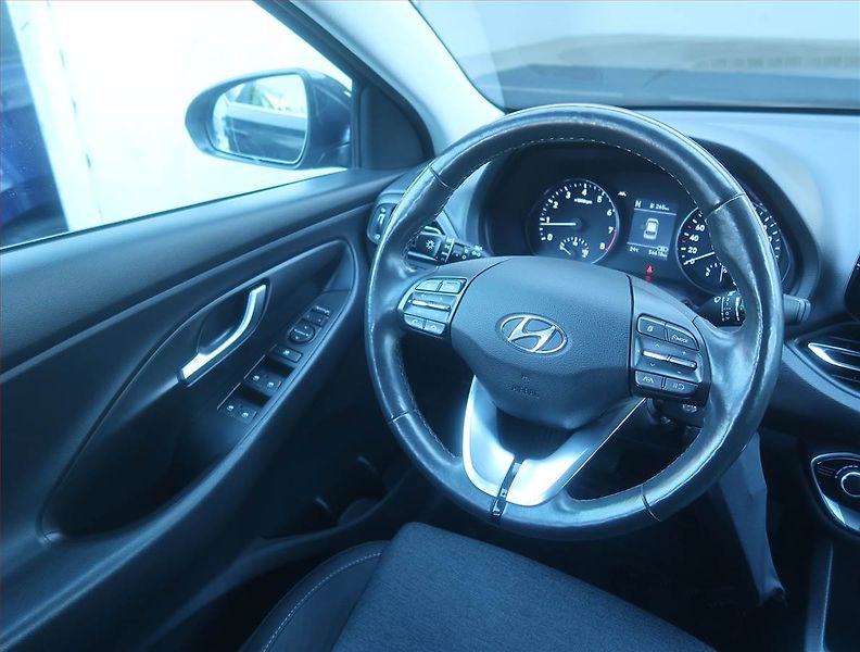 Hyundai i30 (2021) Family 1.5 T-GDI MHEV - fotka 7 z 16