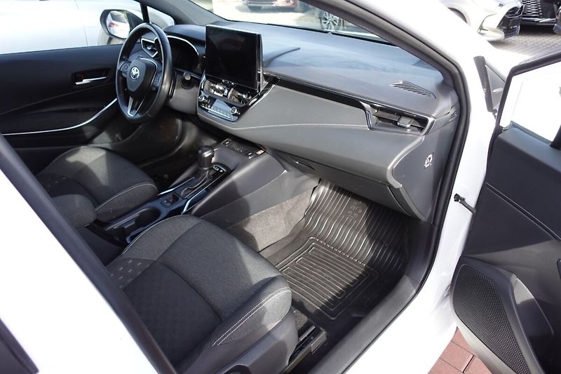 Toyota Corolla 2,0HSD 112kW Comfort Tech - fotka 12 z 32